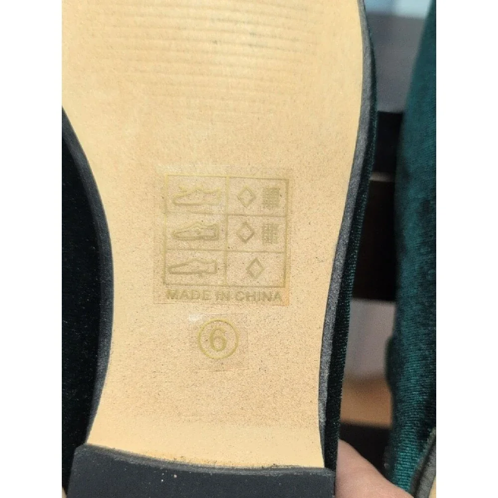 Vintage Havana Sue Hunter Green Velvet Embellished Bee Fly Loafers Size 6. NEW